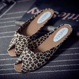 2024 Summer Women's Slippers Fashion Sexy Leopard Print Flat Comfortable Casual Slippers Simple Non-Slip