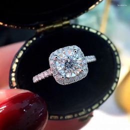 Wedding Rings Gorgeous Round CZ For Women Simple And Elegant Bridal Engagement Ring Top Quality Timeless Style Jewelry