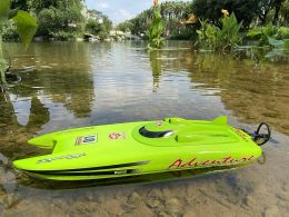 RC Boat high Speed 30km/h + Equal Scale Throttle Brush Motor Racing Boat 53CM (20 inches) Large Hull (Fluorescent Green or red)