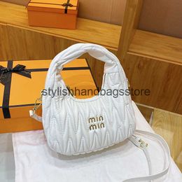 Shoulder Bags Homes Same Style Folded Cloud Bag Fashionable Lingge Embroidered Thread Dumpling Handheld Single Crossbody OBO H240403