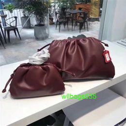 Pouch Cloth Bags BottegVeneta Trusted Luxury Bag Leather 2024 Summer New Cloud Bag Internet Red Same Genuine Leather Womens Bag Solid Colour Tr have logo HBC9RF