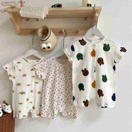 Rompers 2024 Summer New Baby Short Sleeve Romper Newborn Boy Girl Cartoon Floral Jumpsuit Cotton Infant Thin Hollow Out Pajamas 0-24M L240402
