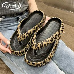 Slippers Newly arrived cloud slider womens leopard print flip top womens soft thick sole outdoor sliding free womens summer sandals J240402