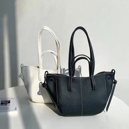 Totes Luxury Tote Bag Woman 2024 Trend Large Capacity Female Shoulder High Quality PU Leather Simple Designer Handbag
