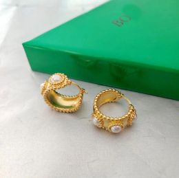 Earrings Freshwater pearl round earrings for women French simple retro golden CSHAPE delicacy hoop classic ear Jewellery