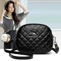 Shoulder Bags New Womens Diagonal Straddle Handheld Small Round Bag Sewn Solid Colour Zipper Fashionable Simple Trendy and Grand H240403