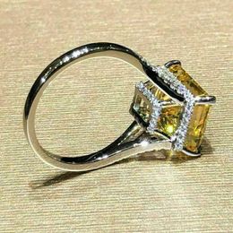 2PCS Wedding Rings Huitan Luxury Big Yellow Cubic Zirconia Rings Geometric Square Shape Fashion Wedding Bands Accessories for Women Trendy Jewelry