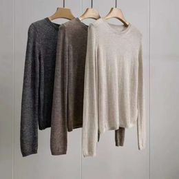Cashmere Wool+white Factory Silk, Elegant and Soft, Round Neck, Slimming Fit, Long Sleeved Cashmere Sweater for Women in Winter
