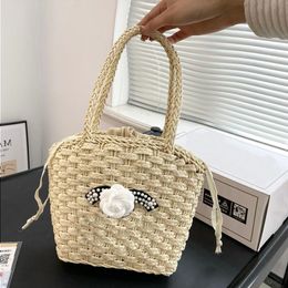 New Designer Straw Woven Handbag Luxurious Shoulder Bag With Pearl Wrapped Camellia Design Women Totes Bag Large Capacity Shopping Bag Bucke