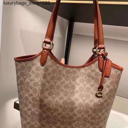 Shoulder Bag Designer American Trend Style New Womens Bag Tote Large Capacity Commuter One Crossbody Handbag Mom Shopping