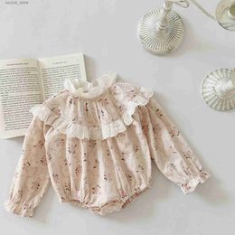 Rompers 2024 Spring New Baby Girl Long Sleeve Bodysuit Cute Flower Print Infant Girl Lace Collar Jumpsuit Cotton Newborn Toddler Clothes L240402