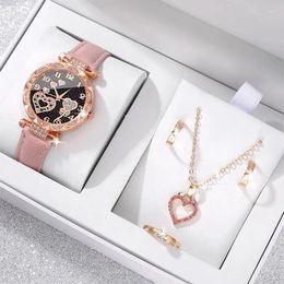 Wristwatches Ladies Pink Dress Watches Fashion Leather Strap Round Quartz Heart Love Dial Design Elegant Bracelet