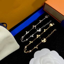 Elegant Women Flower Charm Bracelets Luxury Designer Pearl Crystal Pendant Bracelet Cuff Bangle 18K Gold Silver Plated Stainless Steel Wedding Party Jewelry Gifts