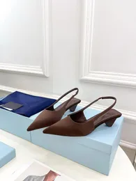 Luxus -Sandalen berühmte Designerinnen Frauen Pantoffeln Woody Flat Mules Slides Plattform Wolke Weiche Schuhe besticktes Leinen High Heel Sandale Espadrille 0323