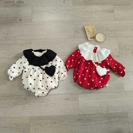 Rompers Winter New Baby Girl Plus Velvet Thick Bodysuit Long Sleeve Heart Print Newborn Toddler Lapel Princess Jumpsuit Infant Clothes L240402