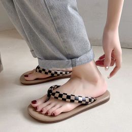 Slippers Clip flipflops women's fashion outside wear summer new women's thick soled nonslip sandals beach slippers shoes for women