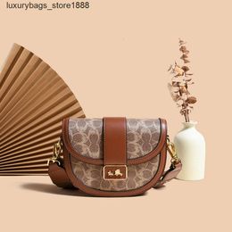 Shoulder Bag Designer American Trend Style New Contrast Colour Casual Bag Fashionable Daily Half Round Luxury Single Crossbody for Women