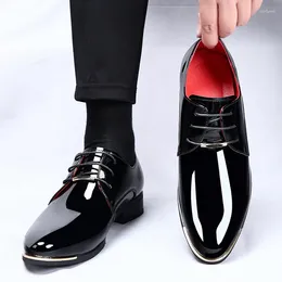 Casual Shoes 2024 S/A British Business Style Patent Leather For Men's Black Hombre Daily Banquet Dress Pointed Lace-Up