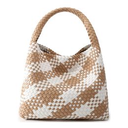 Womens Shoulder Bag Trend Ladies Woven Luxury Designer Bucket Bags Handbags And Purses Knitting Female Beach Tote 240402