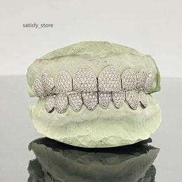 맞춤형 빛나는 Shining 8 상단 및 8 개의 바닥 아이스 아웃 그릴츠 힙합 블링 지그 세트 VVS Moissanite Diamond Teeth Grillz