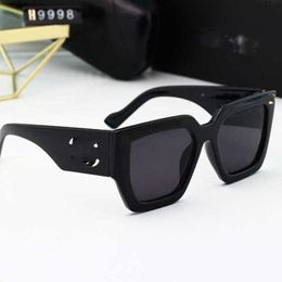 2024 10% OFF Luxury Designer New Men's and Women's Sunglasses 20% Off Advanced Fashion Simple Large Frame Sun Protection Small Glasses