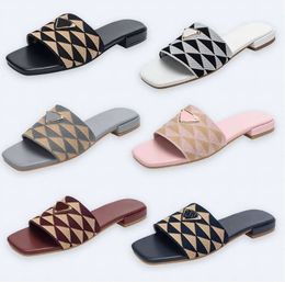 Designer Embroidered Fabric Slides Slippers Metallic Slide Sandals Embroidery Mules Women Low Heel Flip Flops Casual P Sandal Summer Chunky Heels Rubber Sole S5432