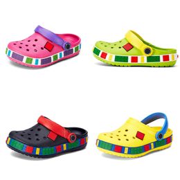 Kids Sandals Designer Toddlers Hole Slippers Boys Girls Beach Shoes Casual Summer Youth Children Slides Buckle