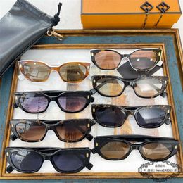 luxury designer New F-Family Net Red Same Sunglasses Fashion FE400181 Personalised plate cat eye sunglasses