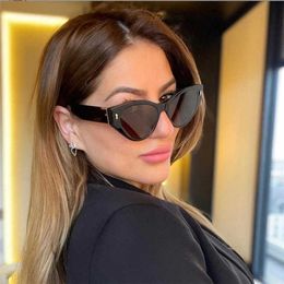 2024 Top designers New luxury designer F family new fashion triangle cat's eye star same sunglasses FE40037U