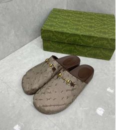 Mens Womens Cosy Comfort Clog Sandals Women Men Flat Leather Mules Slippers Fashion Plush Slides 2211ess