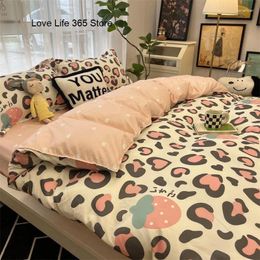 Bedding Sets INS Strawberry Leopard Pattern Nordic Simple Set Pink Printed Sheets With Pillowcases Soft Fashion Quilt Cover Girls