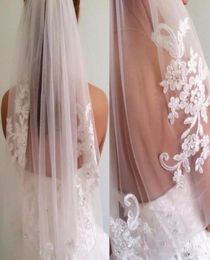 In Stock Short One Layer Waist Length Beaded Diamond Appliqued White Or Ivory Wedding Veil Bridal Veils With Comb7984037