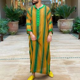 Dubai Middle East Islamic Men Robes Breathable Polyester Robe Clothing Striped Robe Vintage Muslim Robes 240329