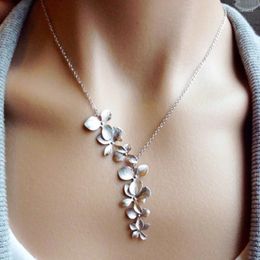 Pendant Necklaces Exquisite Vintage Silver Color Flower Clavicle Chain Necklace For Women Fashion Jewelry Wedding Party Choker