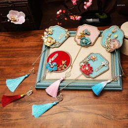 Decorative Figurines Lovely Mini Wedding Fan Xiuhe Round Bride's Chinese Hand Held Flowers Ancient Style Home Ornament Craft