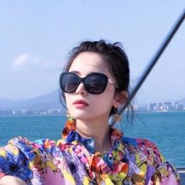 New luxury designer sunglasses Chaoxiaoxiangfeng Guan Xiaotong Polarization Glasses Same Pearl Legs Glnezer Bextiyar Sunglasses UV Protection