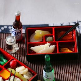 Decorative Figurines 1 Set Doll House Mini Fast Food Bento Surrounding Scene Plate Mat Sushi With Beer Chopsticks