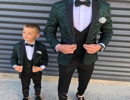 Handsome Dark Green Slim Fit Mens Suits Wedding Tuxedos Black Peaked Lapel Groom Formal Wear 3 Pieces Man Evening Gowns Prom Party1730247