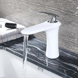 Bathroom Sink Faucets Chrome/Matte Black Single Hole Faucet Deck Mount Basin Handle Vanity Mixer Taps