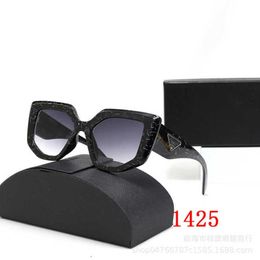 High quality fashionable luxury designer sunglasses New Fashion Large Frame for Men and Women Street Shooting P Sunglasses Trend 1425 Glasses