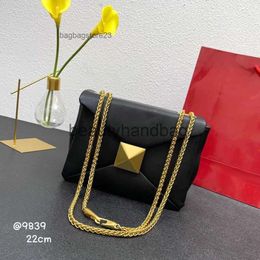 Valentines VT V-buckle Bag Lady Shoulder Purse Bags Designer Fashion Show Brass Large Rivet Chain One Oblique Span Small Square 6ovr