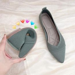 Casual Shoes Sharp Head Solid Color Commuter Old Beijing Cloth Women 2024 Summer Soft Bottom Flat Hollow Breathable Knitted