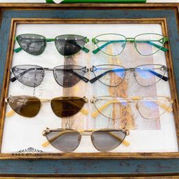 2024 New High Quality Men's Luxury Designer Women's Sunglasses ins net red same cat eye glasses frame female personality fashion green