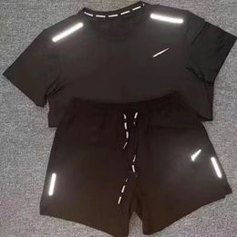 Herrkläder sportteknik set designer tracksuit skjortor shorts två stycken fiess byxor snabbt torkning och andas av sportkläder basket t-shirt som kör jogger