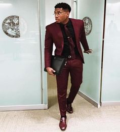 Chic Burgundy Wedding Tuxedos Man Party Wear Suits Slim Fit Groom Outfit Groomsmen Cheap Formal Prom Suit Two Pieces Jacket Pant9194390