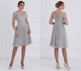 Short Mother of the Bride Dresses with short Sleeves Knee Length Pleated Chiffon V Neck 2019 Custom Made Wedding Party Gowns6308827
