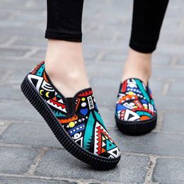 Casual Shoes Spring And Autumn Canvas Female Low Help Graffiti A Foot Flat Leisure Breathable Outdoor Shopping Ethnic Wind Cloth