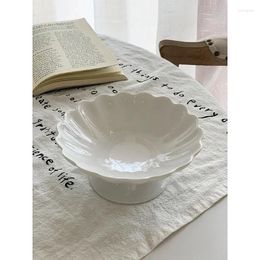 Bowls French Retro Relief Style Ceramic Tableware Simple Pure White Wavy Edge Design Fruit Dessert Decorative Tray Western Soup Bowl