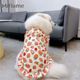 Miflame Cute Medium Large Dog Clothing Golden Retriever Summer Pet Dress Breathable Thin Flying Sleeve Big Strawberry Skirt 240402