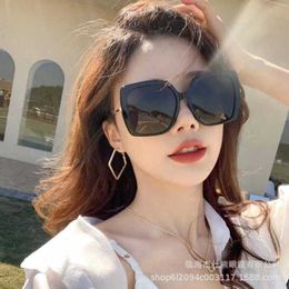 High quality fashionable sunglasses 10% OFF Luxury Designer New Men's and Women's Sunglasses 20% Off Individualised 7789 Large Frame Fashion Online Red Street Photo